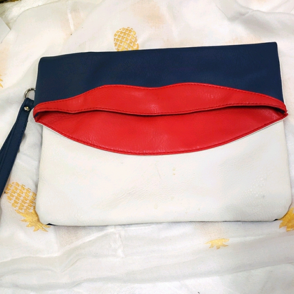 SOLD!!Clutch 💋/ hand strap